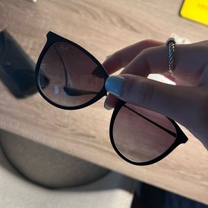 Barely worn Erika Sunglasses Ray Ban.